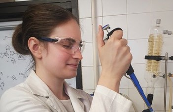 Vegyészeink iránymutatása formálja a jövő katalizátorait